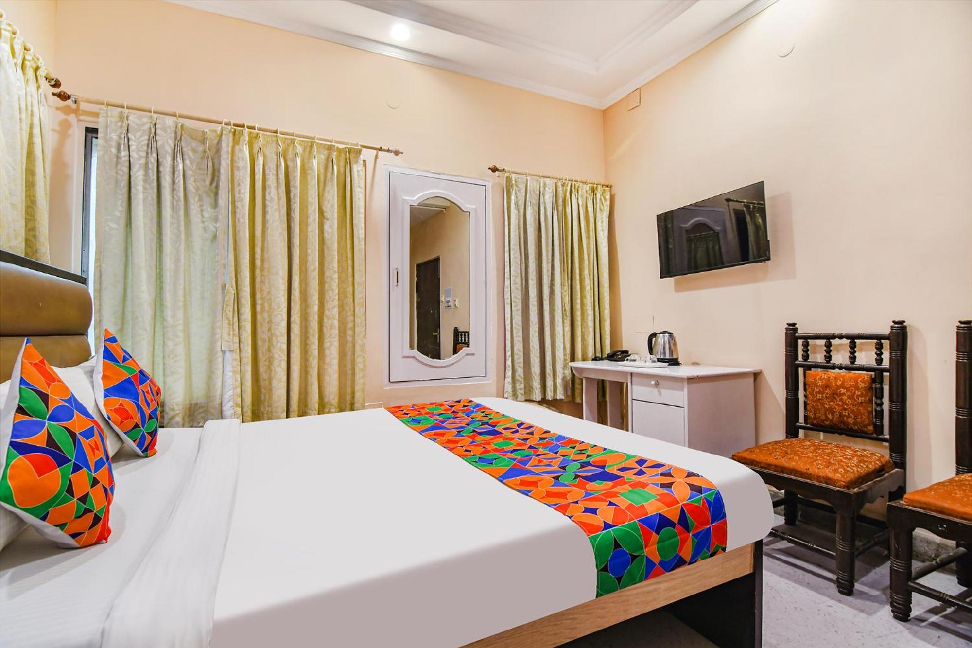 Fabhotel Aayash - Nr Center Metro Station Hotel 3*