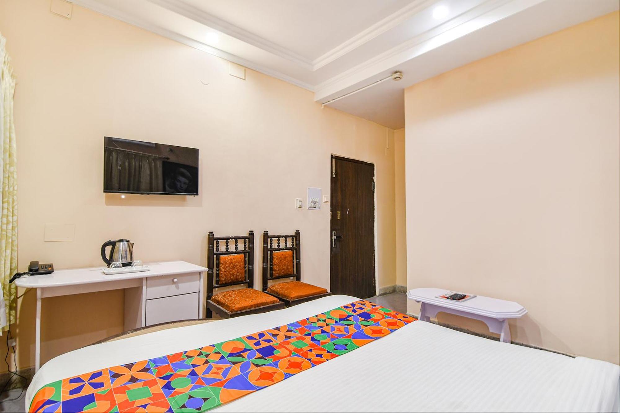 Hotel Fabhotel Aayash - Nr Center Metro Station 3*
