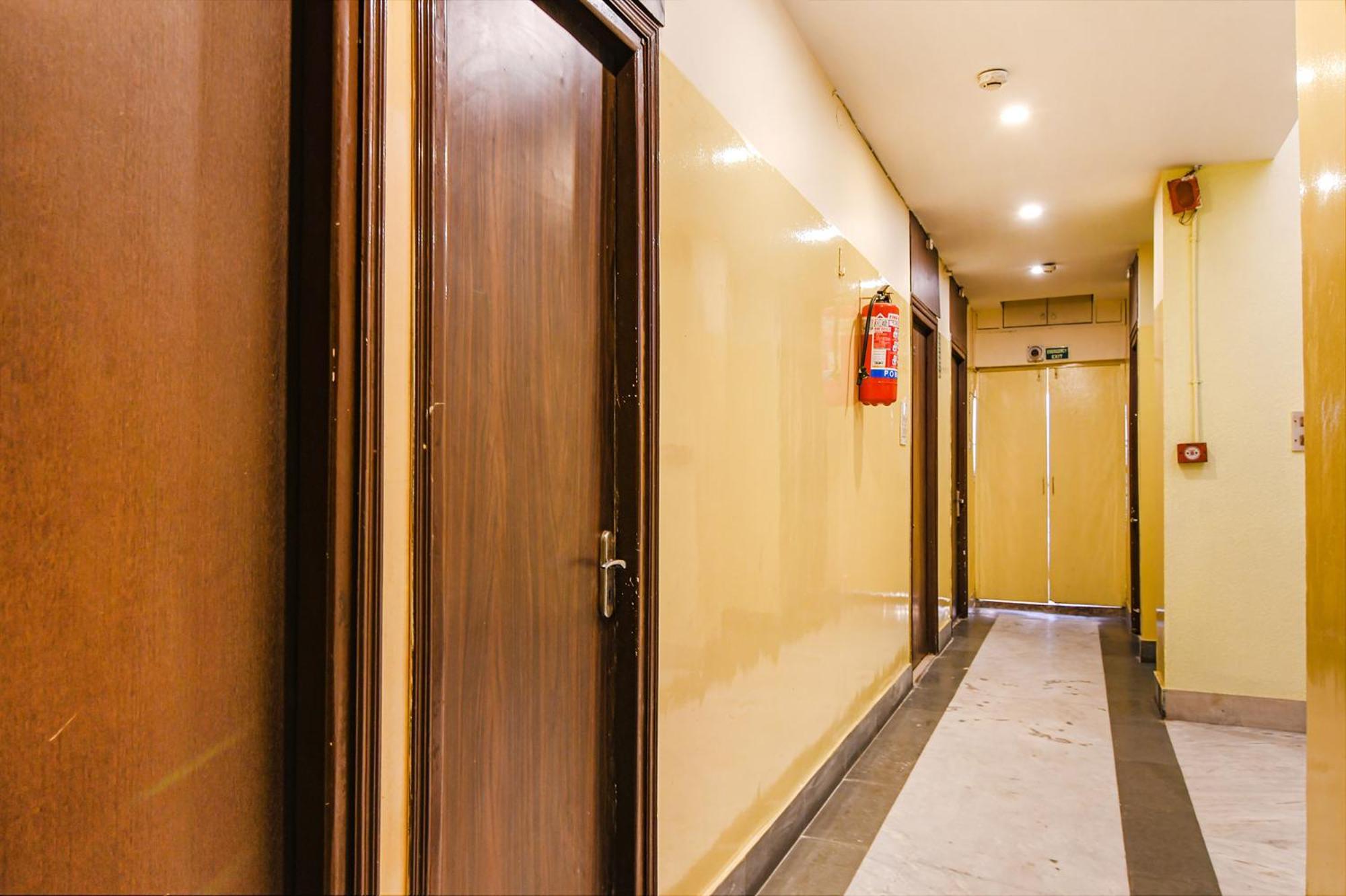 Fabhotel Aayash - Nr Center Metro Station Hotel 3*