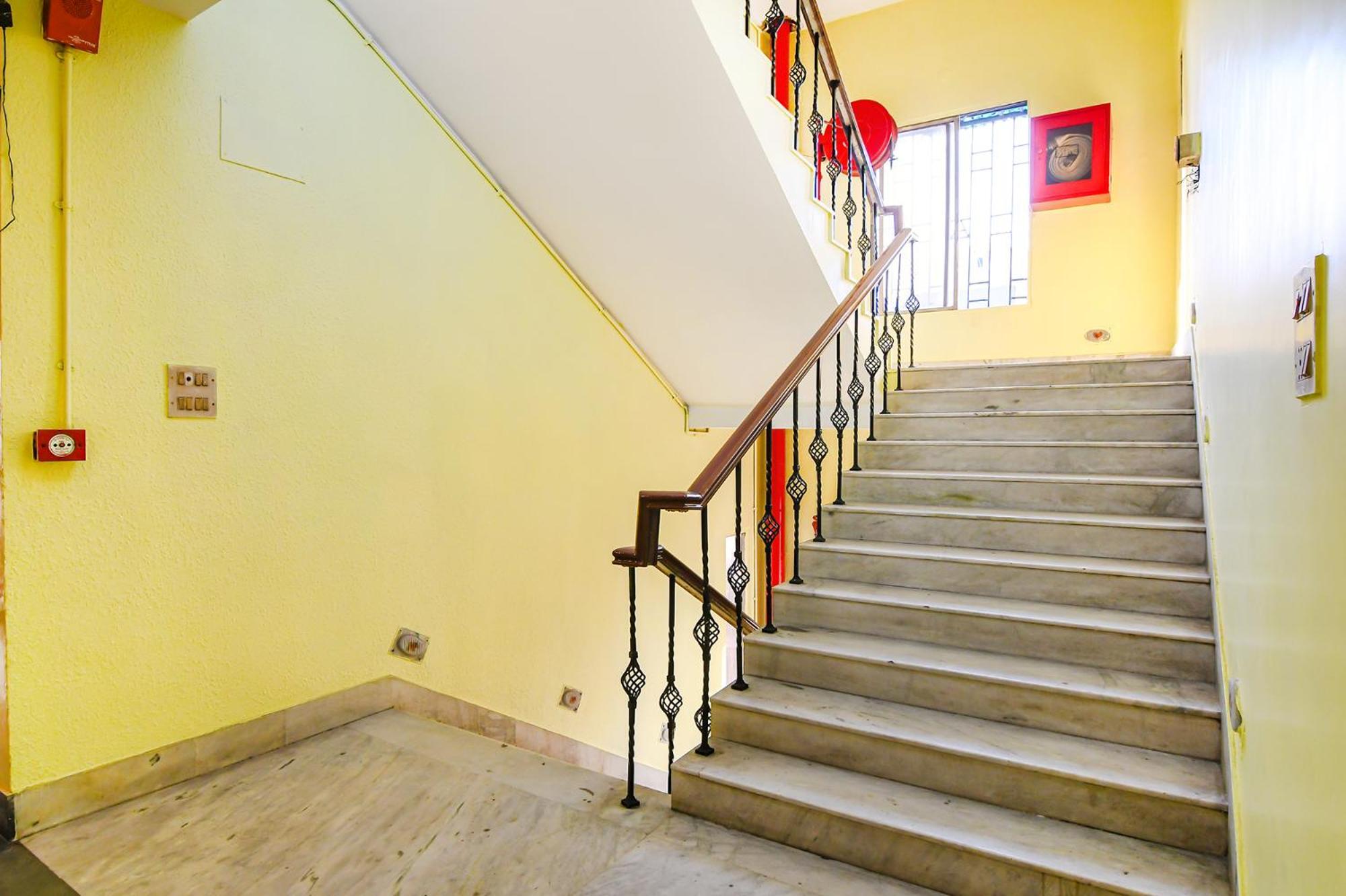 Fabhotel Aayash - Nr Center Metro Station