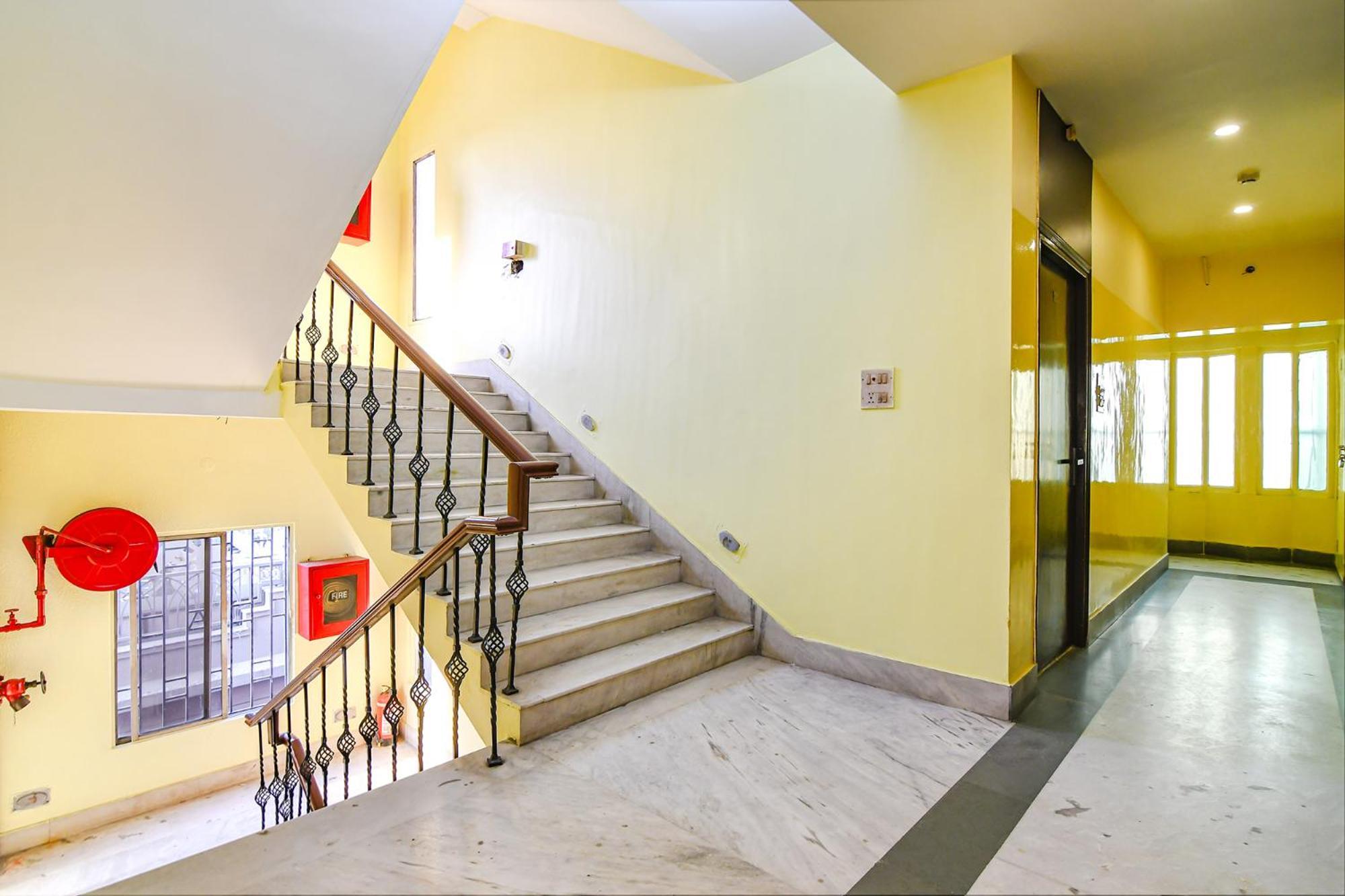 Fabhotel Aayash - Nr Center Metro Station Hotel