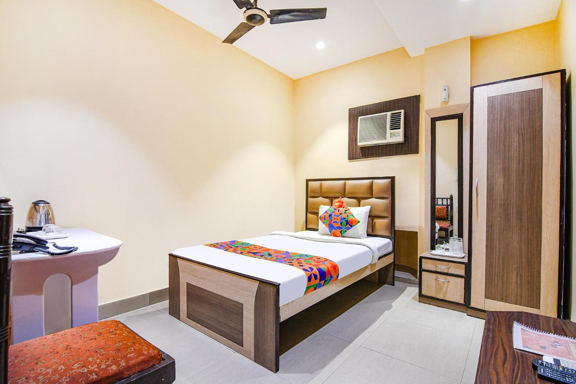 Hotel Fabhotel Aayash - Nr Center Metro Station